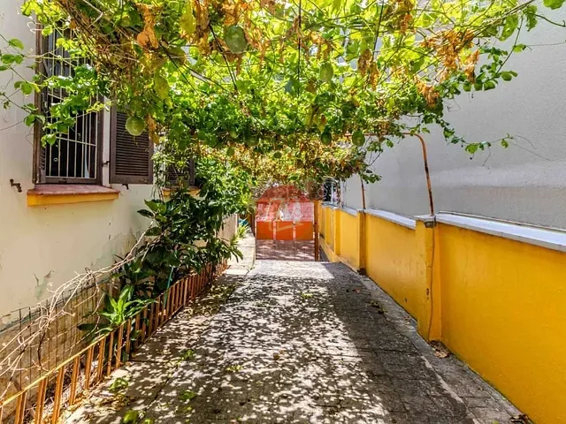 Sobrado com 142m² 6 quartos e 3 banheiros, à venda, no bairro Menino Deus em Porto Alegre