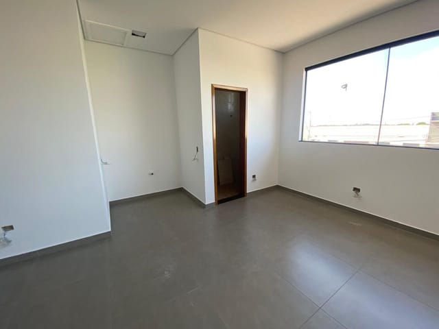 Sobrado com 160m², para alugar, no bairro Jardim do Cafe em Cambé