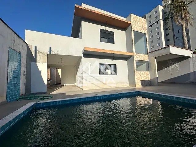 Sobrado com 300m² 4 quartos e 3 banheiros, à venda, no bairro Indaiá em Caraguatatuba