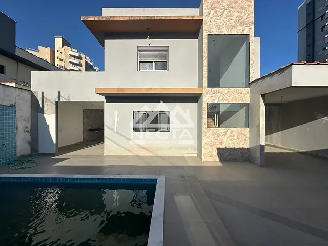 Sobrado com 300m² 4 quartos e 3 banheiros, à venda, no bairro Indaiá em Caraguatatuba