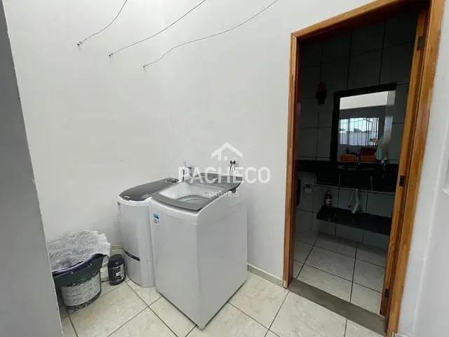 Sobrado com 143m² 3 quartos e 3 banheiros, à venda, no bairro Conjunto Habitacional dos Trabalhadores em Santa Bárbara d'Oeste