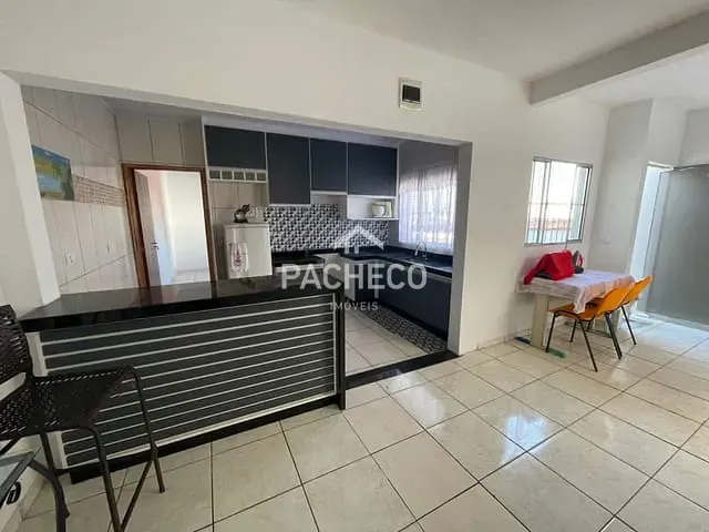 Sobrado com 143m² 3 quartos e 3 banheiros, à venda, no bairro Conjunto Habitacional dos Trabalhadores em Santa Bárbara d'Oeste