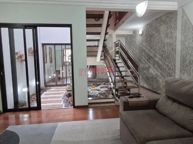 Sobrado com 200m² 3 quartos e 6 banheiros, à venda, no bairro Nova Petrópolis em São Bernardo do Campo