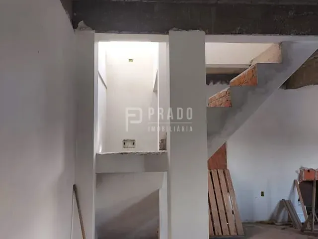 Sobrado com 300m² 3 quartos e 2 banheiros, à venda, no bairro Areal em Pelotas