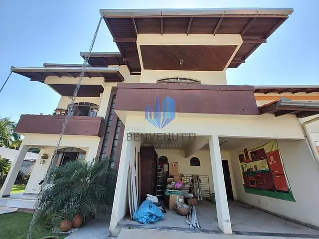 Casa 4 quartos e 4 banheiros, à venda, no bairro Centro em Camboriú