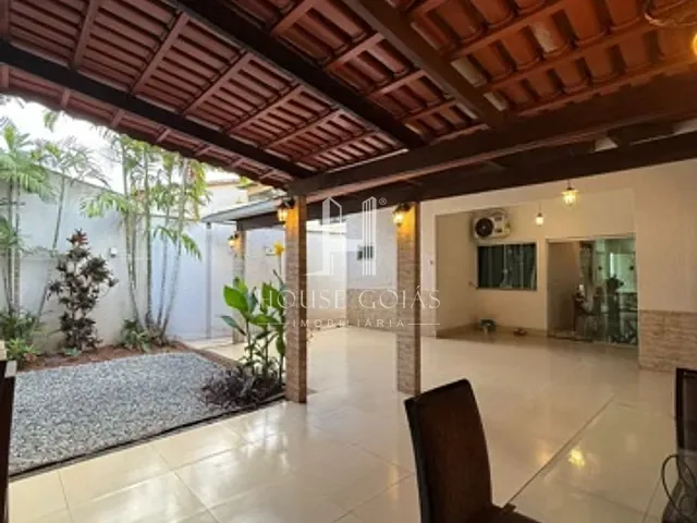 Sobrado com 300m² 4 quartos e 3 banheiros, à venda, no bairro Parque Oeste Industrial Extensão em Goiânia