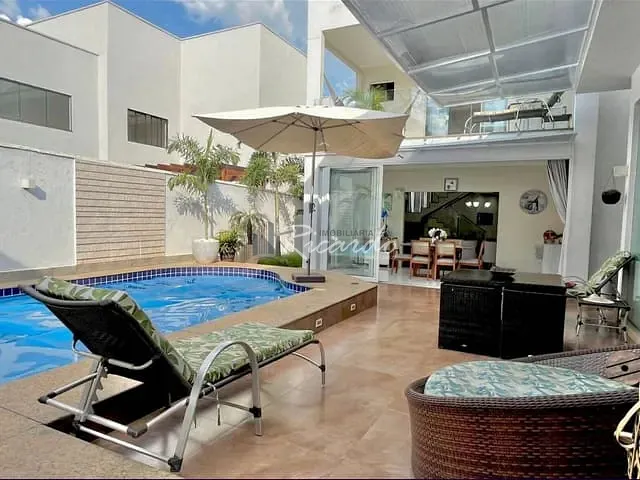 Sobrado com 420m² 4 quartos e 6 banheiros, à venda, no bairro Residencial Granville em Goiânia