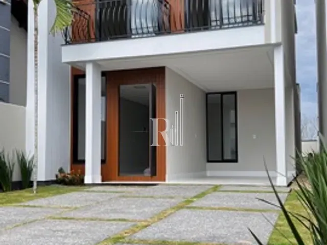 Sobrado com 233m² 3 quartos e 2 banheiros, à venda, no bairro Universitário em Tijucas