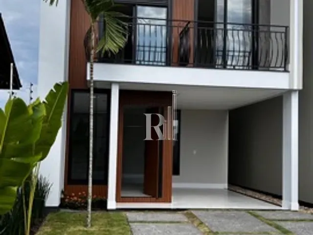 Sobrado com 233m² 3 quartos e 2 banheiros, à venda, no bairro Universitário em Tijucas