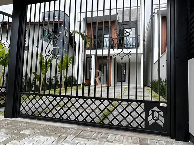 Sobrado com 233m² 3 quartos e 2 banheiros, à venda, no bairro Universitário em Tijucas