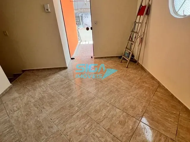 Sobrado com 100m² 3 quartos e 2 banheiros, para alugar, no bairro Centro em Pouso Alegre