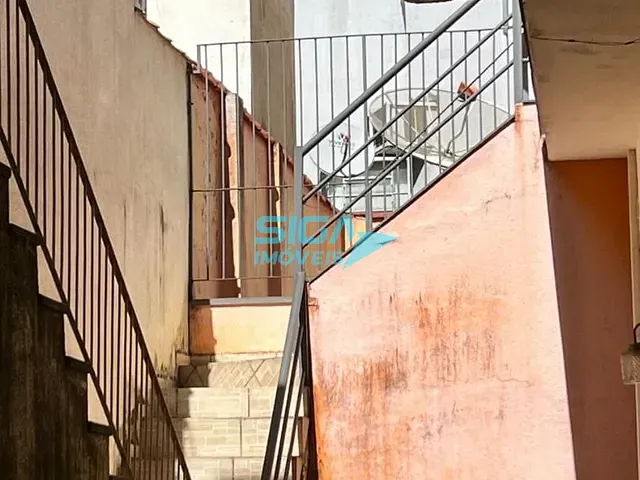 Sobrado com 100m² 3 quartos e 2 banheiros, para alugar, no bairro Centro em Pouso Alegre