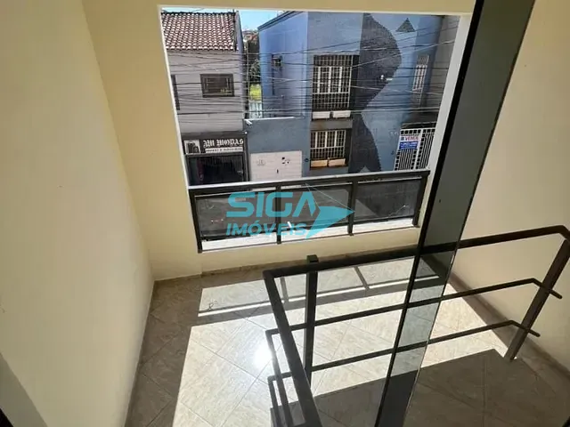 Sobrado com 100m² 3 quartos e 2 banheiros, para alugar, no bairro Centro em Pouso Alegre