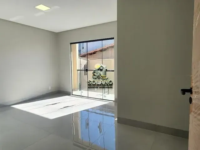 Sobrado com 230m² 4 quartos e 5 banheiros, à venda, no bairro Parque Anhanguera em Goiânia