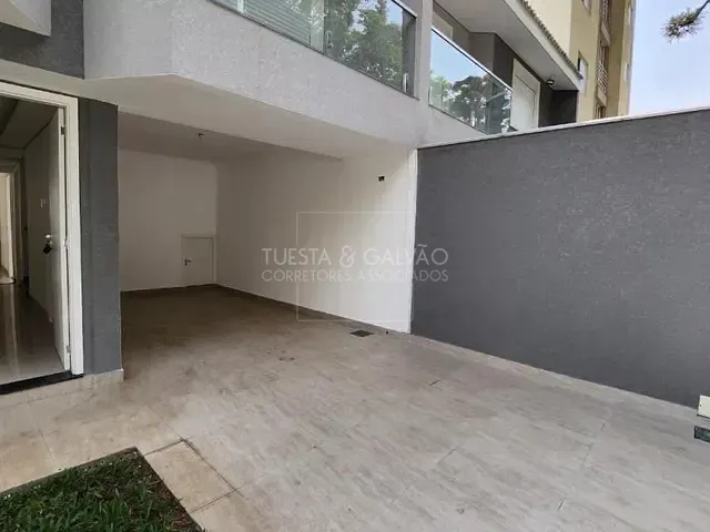 Sobrado com 142m² 3 quartos e 3 banheiros, à venda, no bairro Bacacheri em Curitiba
