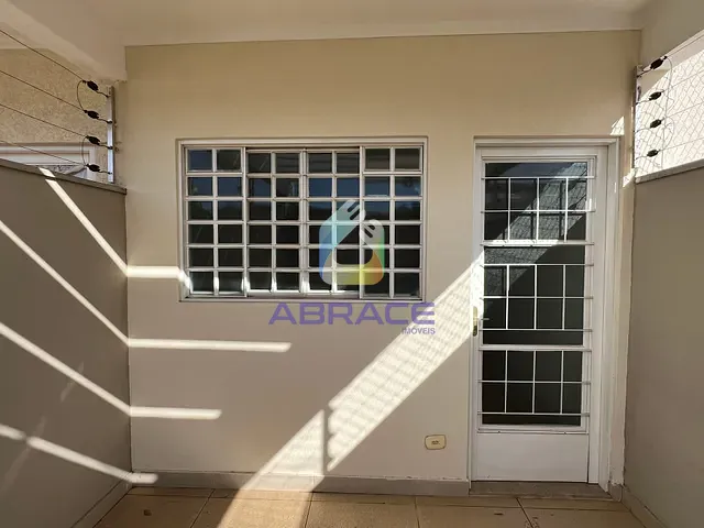 Sobrado com 60m² 2 quartos e 2 banheiros, para alugar, no bairro Vila Ipiranga em Campo Grande