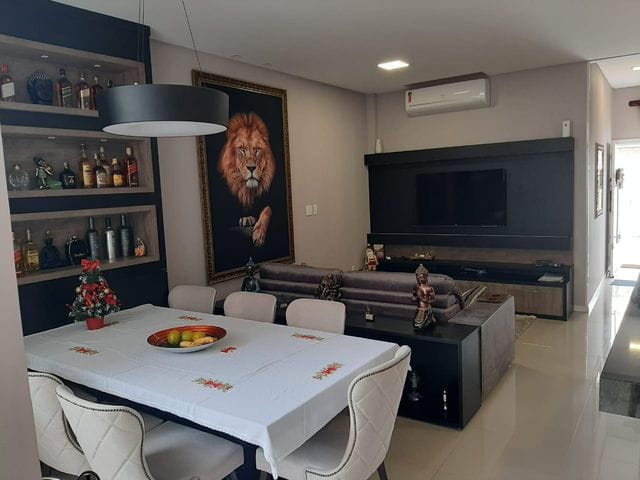 Sobrado com 120m² 3 quartos e 3 banheiros, à venda, no bairro São Judas em Itajaí