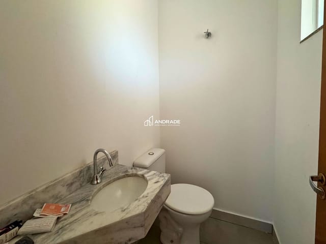 Sobrado com 122m² 3 quartos e 2 banheiros, à venda, no bairro Vila Vitoria Regia em Apucarana