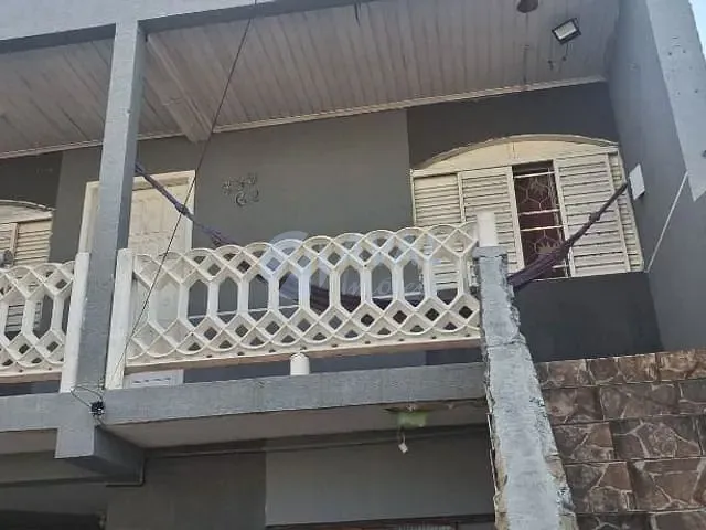 Sobrado 3 quartos e 2 banheiros, à venda, no bairro Sítio Cercado em Curitiba