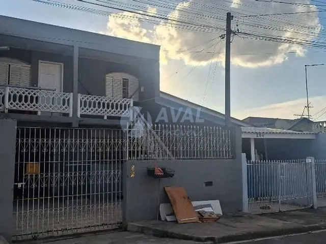 Sobrado 3 quartos e 2 banheiros, à venda, no bairro Sítio Cercado em Curitiba