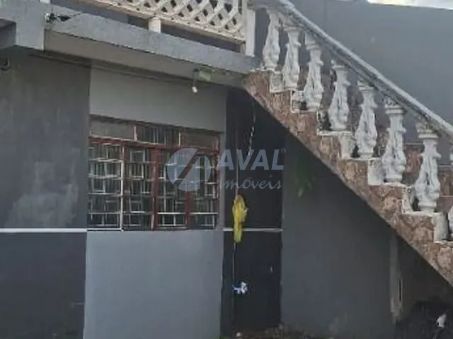 Sobrado 3 quartos e 2 banheiros, à venda, no bairro Sítio Cercado em Curitiba