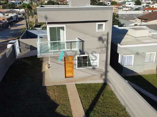 Sobrado 3 quartos e 2 banheiros, à venda, no bairro Guaraituba em Colombo