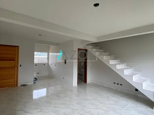 Sobrado 3 quartos e 2 banheiros, à venda, no bairro Guaraituba em Colombo