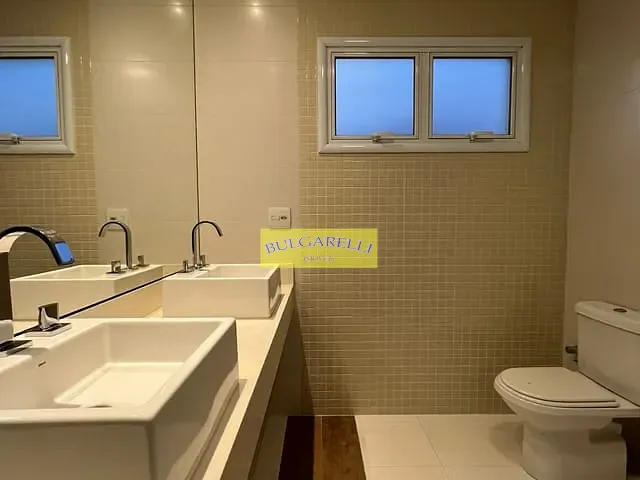 Sobrado com 413m² 4 quartos e 6 banheiros, à venda, no bairro Engordadouro em Jundiaí
