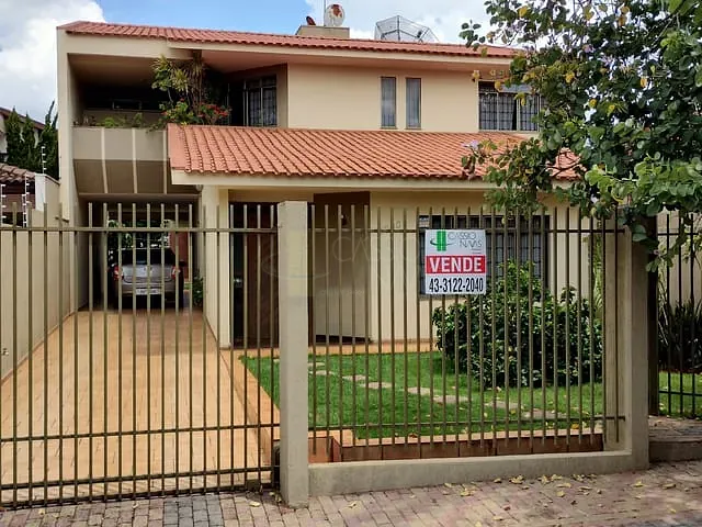 Sobrado com 628m² 3 quartos e 4 banheiros, à venda, no bairro Centro em Apucarana
