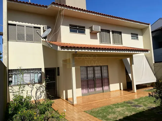 Sobrado com 628m² 3 quartos e 4 banheiros, à venda, no bairro Centro em Apucarana
