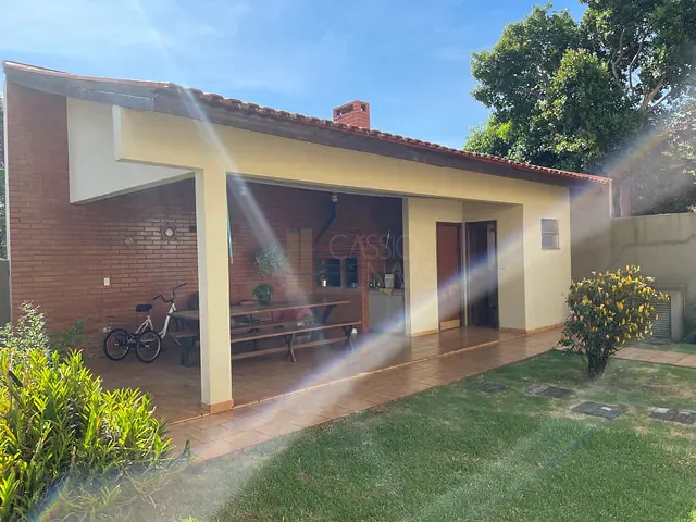 Sobrado com 628m² 3 quartos e 4 banheiros, à venda, no bairro Centro em Apucarana