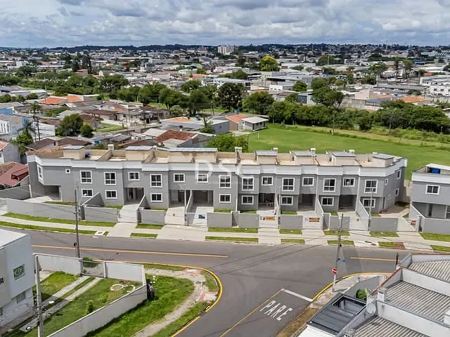 Sobrado com 104m² 3 quartos e 2 banheiros, à venda, no bairro Uberaba em Curitiba