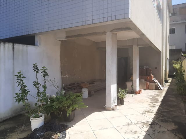 Sobrado com 124m² 5 quartos e 5 banheiros, à venda, no bairro Vila Valença em São Vicente