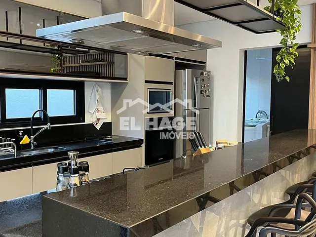 Sobrado com 250m² 3 quartos e 4 banheiros, à venda, no bairro Loteamento Salvador Costa Marques em Cuiabá