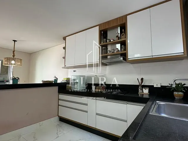 Sobrado com 250m² 3 quartos e 5 banheiros, à venda, no bairro Terras de Santa Bárbara em Santa Bárbara D'Oeste