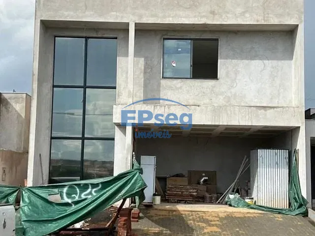 Sobrado com 266m² 3 quartos e 4 banheiros, à venda, no bairro Conjunto Habitacional Alexandre Urbanas em Londrina