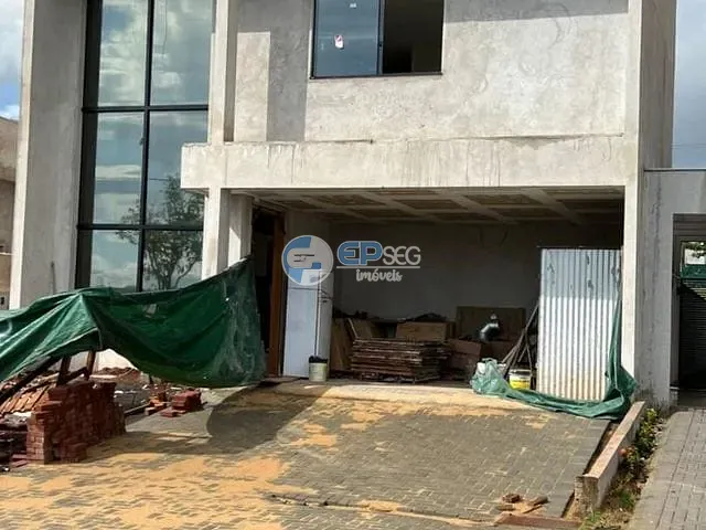 Sobrado com 266m² 3 quartos e 4 banheiros, à venda, no bairro Conjunto Habitacional Alexandre Urbanas em Londrina