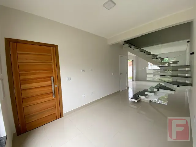 Sobrado 3 quartos e 2 banheiros, à venda, no bairro Continental em Itapoá
