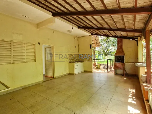 Sobrado com 1000m² 4 quartos e 2 banheiros, à venda, no bairro Estancia Aroeira em Trindade