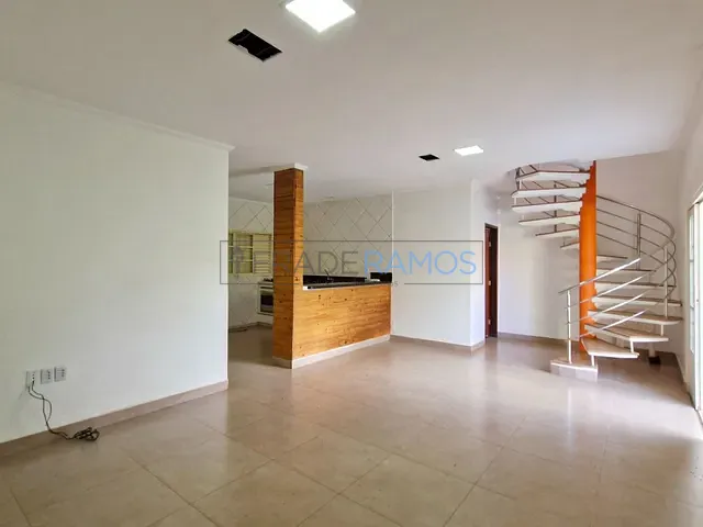 Sobrado com 1000m² 4 quartos e 2 banheiros, à venda, no bairro Estancia Aroeira em Trindade