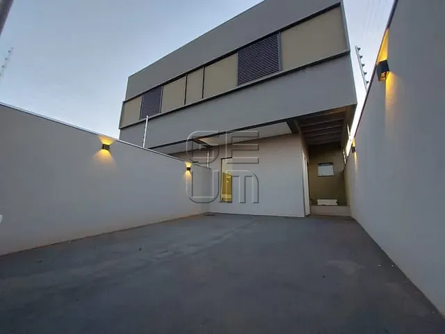 Sobrado com 129m² 3 quartos e 3 banheiros, à venda, no bairro Gleba Simon Frazer em Londrina