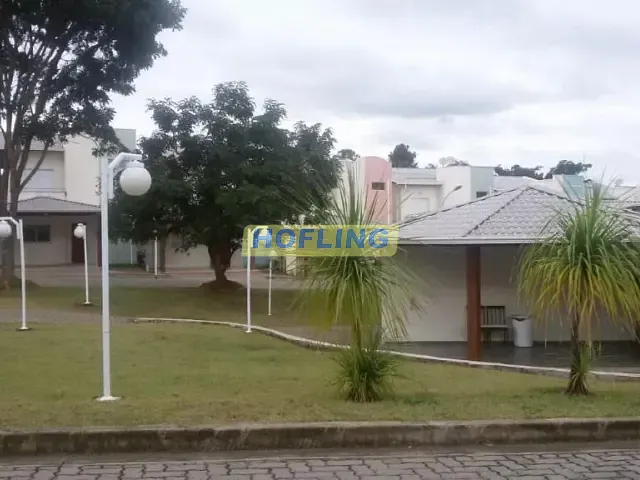Sobrado com 160m², à venda, no bairro Parque Mãe Preta em Rio Claro