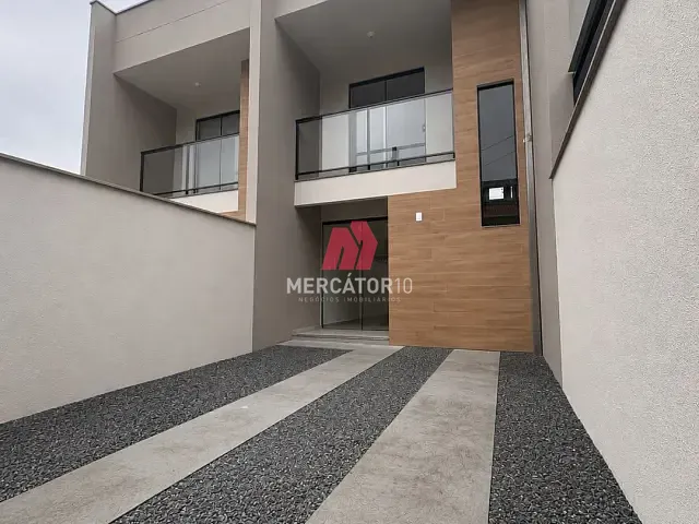 Sobrado 2 quartos e 3 banheiros, à venda, no bairro Velha Central em Blumenau