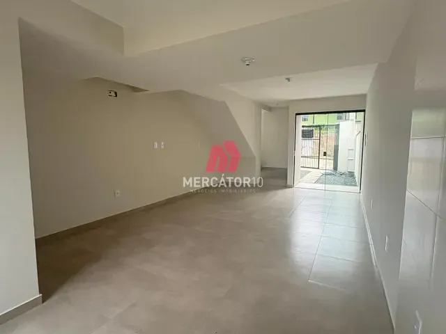 Sobrado 2 quartos e 3 banheiros, à venda, no bairro Velha Central em Blumenau