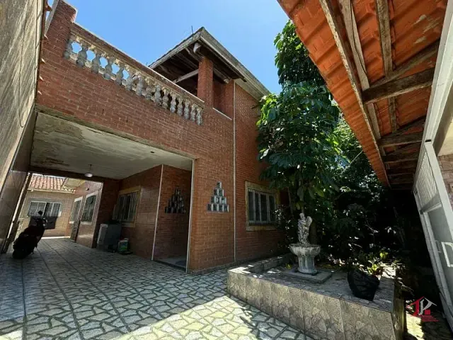 Sobrado 5 quartos e 3 banheiros, à venda, no bairro Corumba em Itanhaém