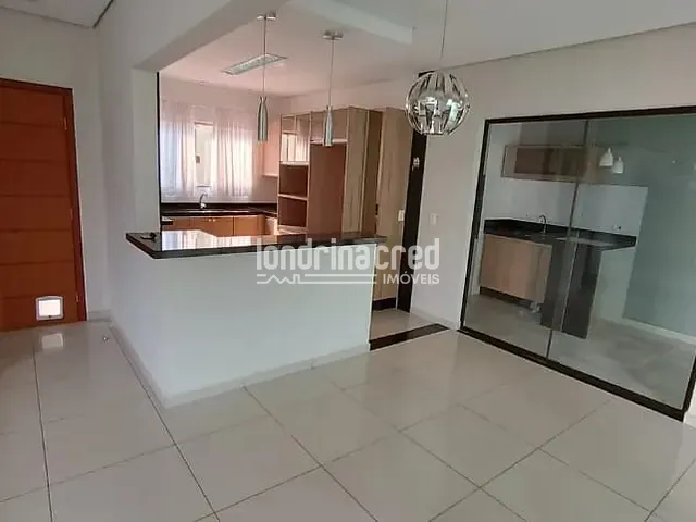 Sobrado com 200m² 3 quartos e 3 banheiros, à venda, no bairro Jardim Itália em Cambé