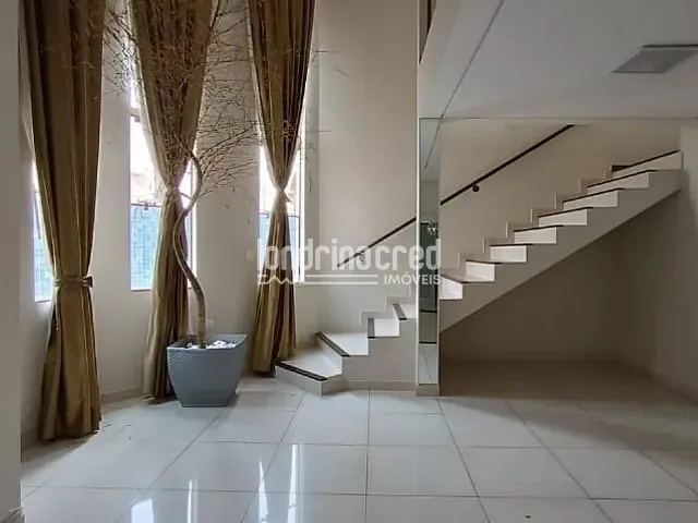 Sobrado com 200m² 3 quartos e 3 banheiros, à venda, no bairro Jardim Itália em Cambé