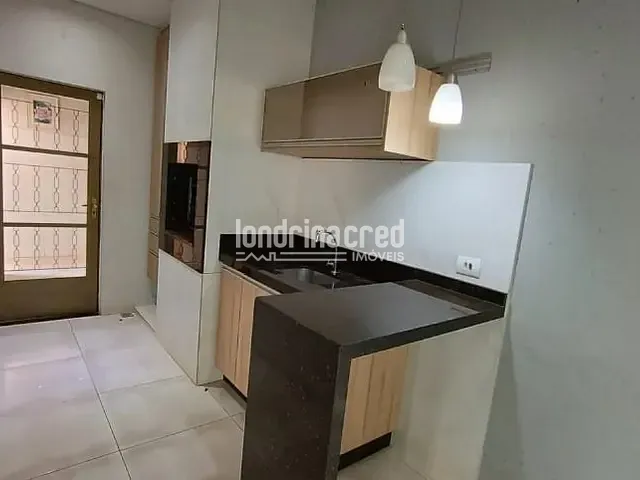 Sobrado com 200m² 3 quartos e 3 banheiros, à venda, no bairro Jardim Itália em Cambé