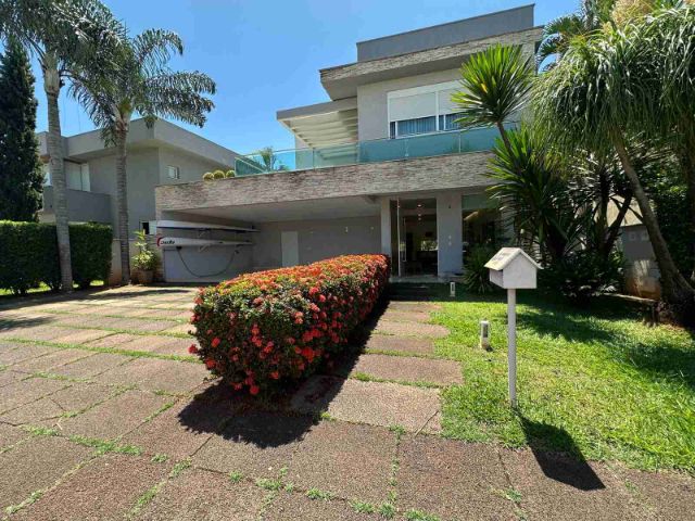Sobrado com 500m² 4 quartos e 5 banheiros, à venda ou para alugar, no bairro Jardins Atenas em Goiânia