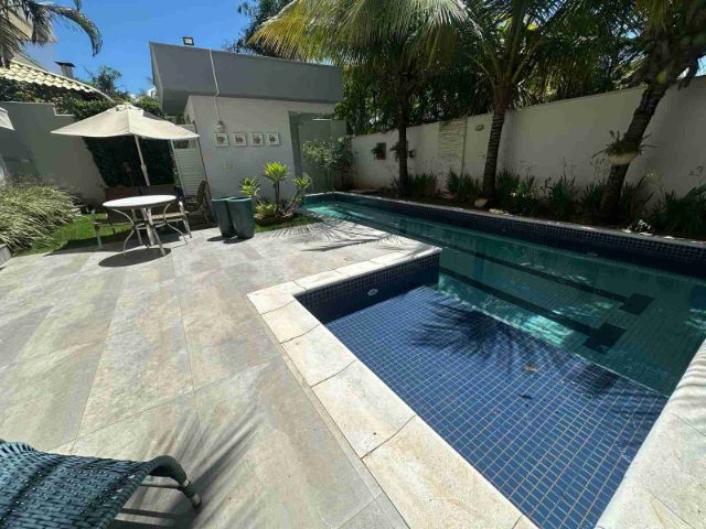 Sobrado com 500m² 4 quartos e 5 banheiros, à venda ou para alugar, no bairro Jardins Atenas em Goiânia